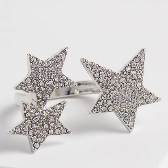 🆕️✨️⭐️PAVE STAR STATEMENT RING⭐️✨️ - Picture 2 of 2